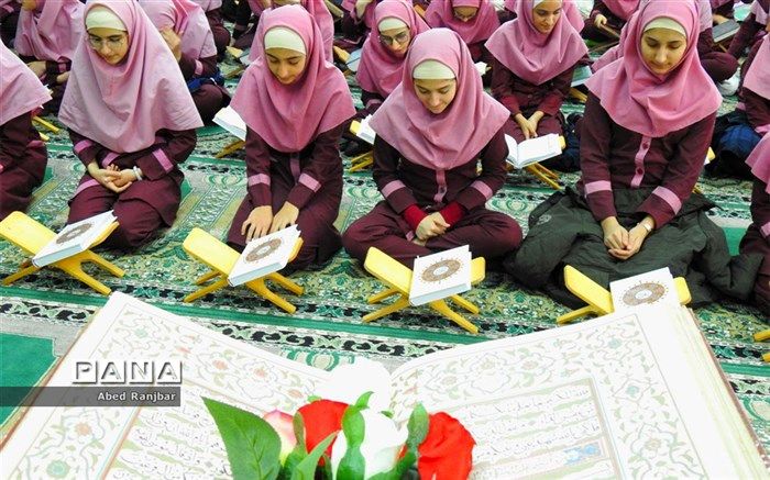 محفل انس با قرآن با حضور دانش‌آموزان رامسری برگزار شد