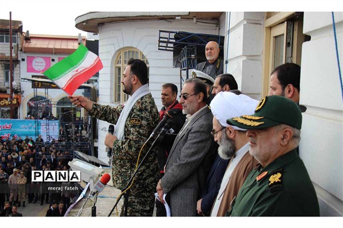 ملت ایران در حماسه ۹ دی پیام انقلاب را به دشمن تفهیم کردند