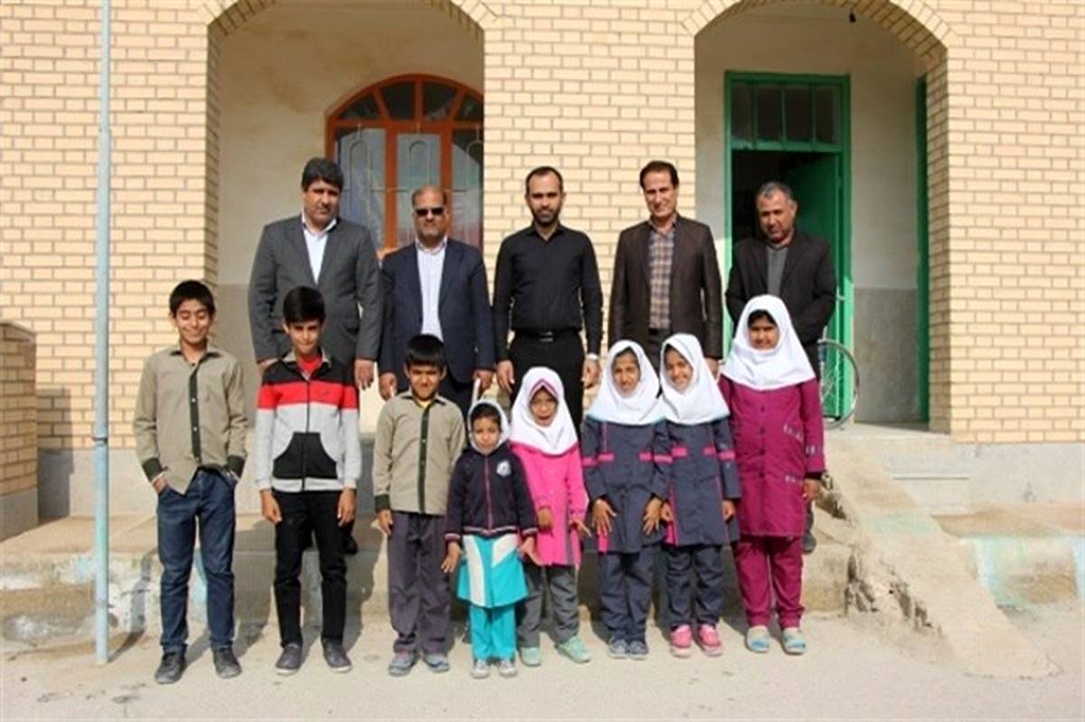 بازدید از کوچک ترین مدرسه شهرستان بوشهر
