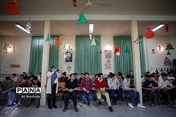 حضور سرزده وزیر آموزش و پرورش  در جشن سال نو دانش‌آموزان ارمنی