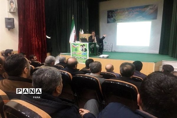 دوره آموزشی مربیان جدیدالورود و بازآموزی مربیان پیشتاز سازمان دانش‌آموزی شهرستان خوی