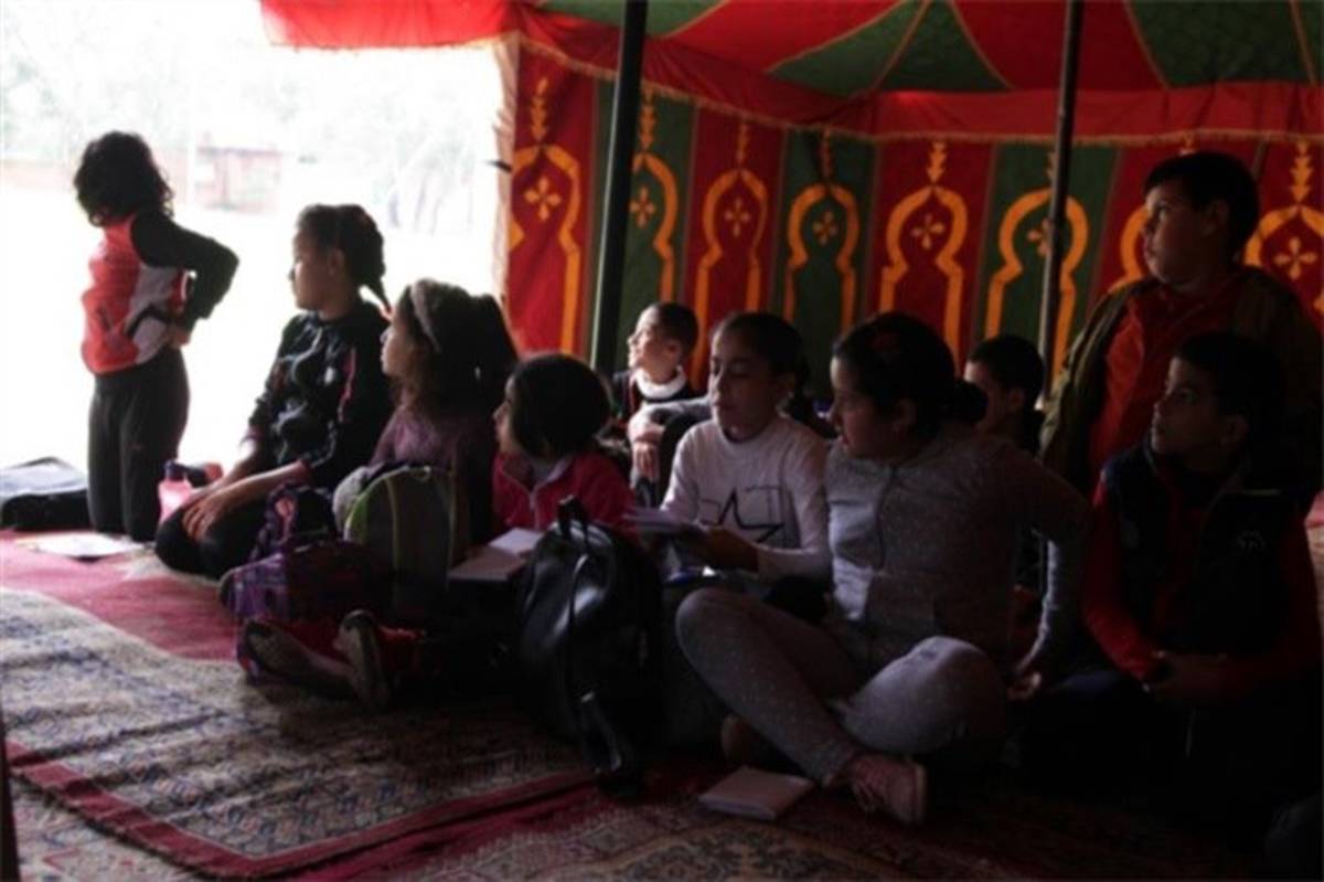 مدرسه سیار جوان مراکشی  دانش را به مناطق محروم می برد