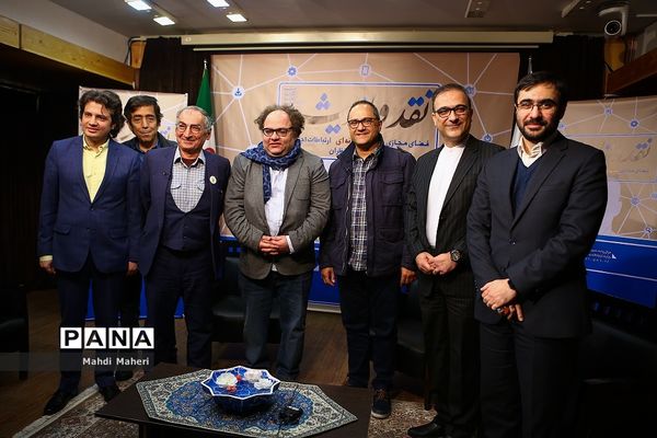 نقد و اندیشه ( فضای مجازی، سوادرسانه ای، ارتباطات اجتماعی از منظر صاحب نظران)