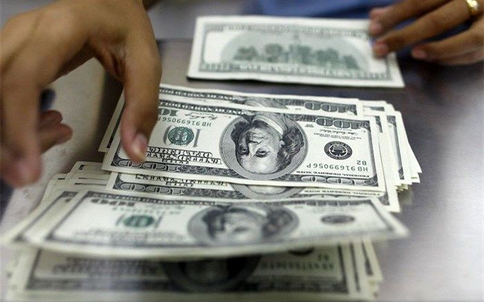 کاهش قیمت دلار به زیر ۱۰هزار تومان؛ سیاست دولت برای کنترل بازار ارز
