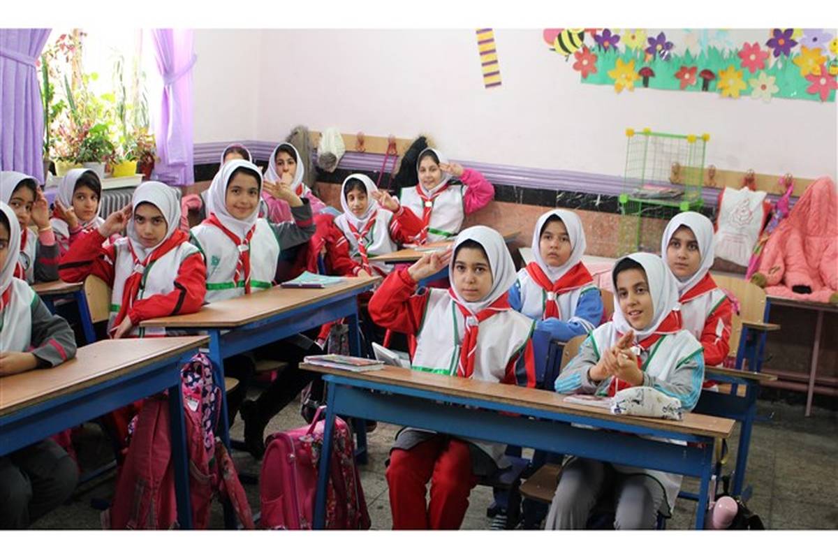 مدیر دانش آموزی کردستان از دبستان دخترانه شاهد شهیده شهین مردوخی ناحیه دو سنندج بازدید کرد