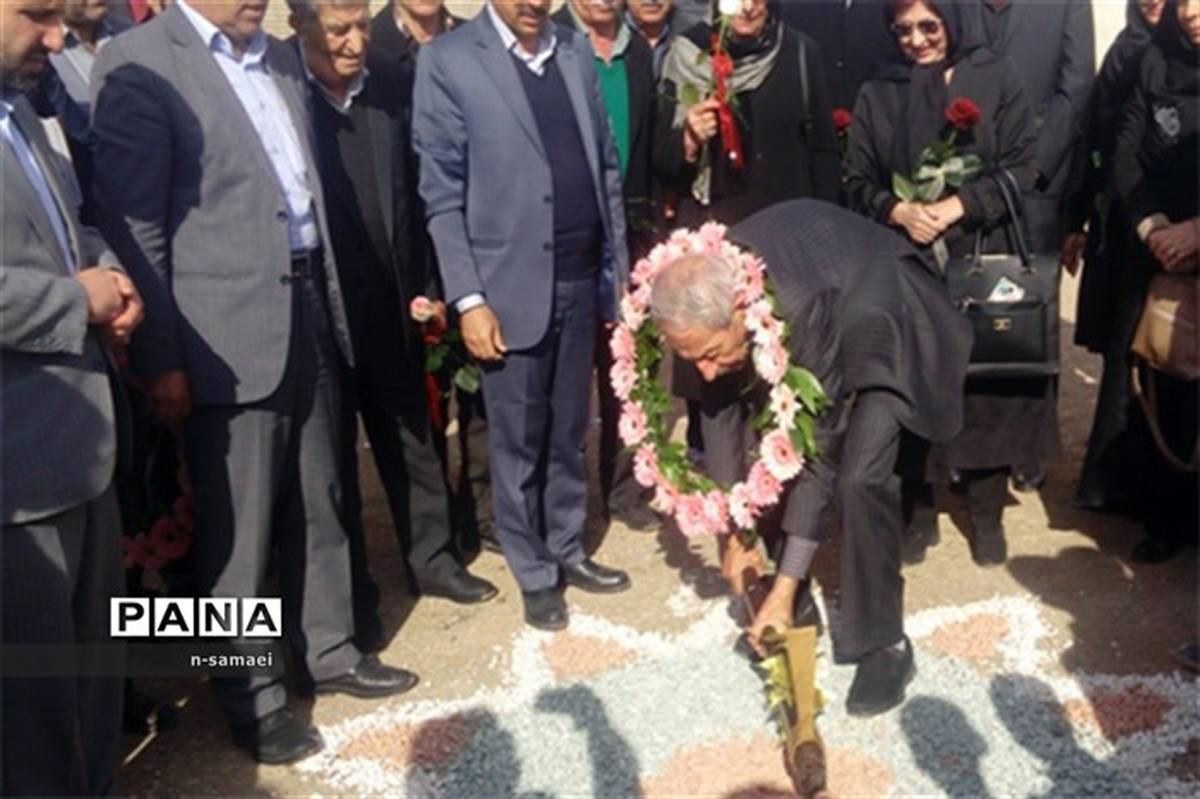 آیین کلنگ زنی مدرسه خیرساز حاج سیدعلی جناب در ناحیه 4 اصفهان برگزارشد