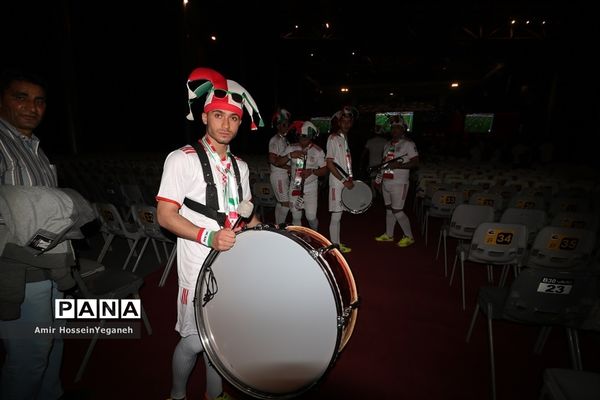 تماشای بازی ایران و یمن در جزیره کیش