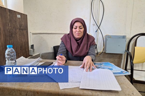 دیدار اولیا و معلمان در جهت بررسی وضعیت تحصیلی دانش‌آموزان 