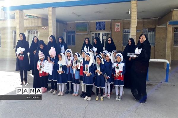 تقدیر از مقام پرستار توسط مسئولان شهرستان نی‌ریز