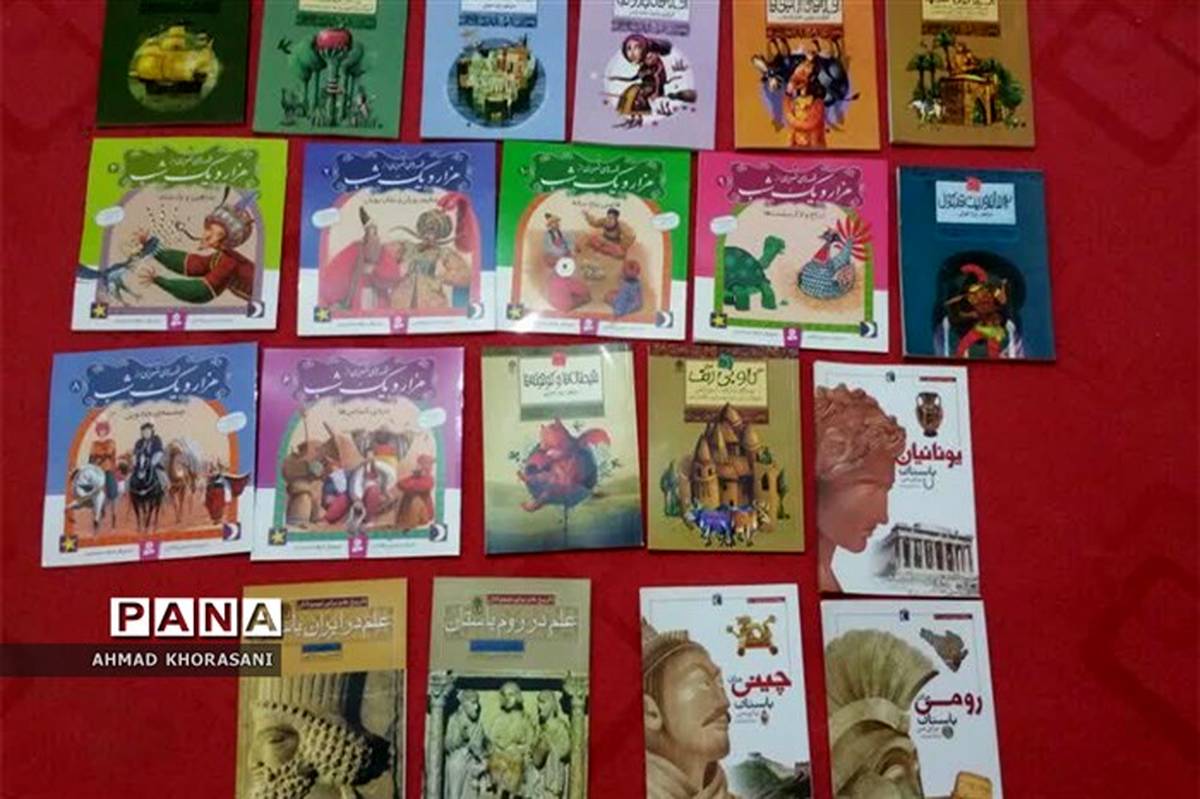 اهدای 80 جلد کتاب به مدرسه ای در لالی از سوی یک آموزگار