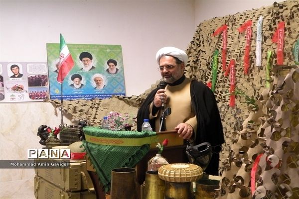 مراسم رونمایی وامضای کتاب سرباز کوچک امام