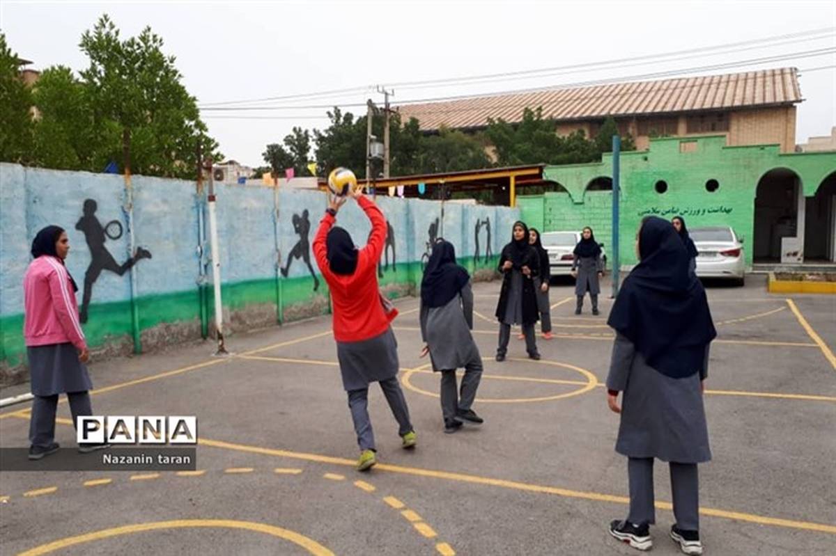برگزاری اولین  دوره مسابقات والیبال در هنرستان ام البنین