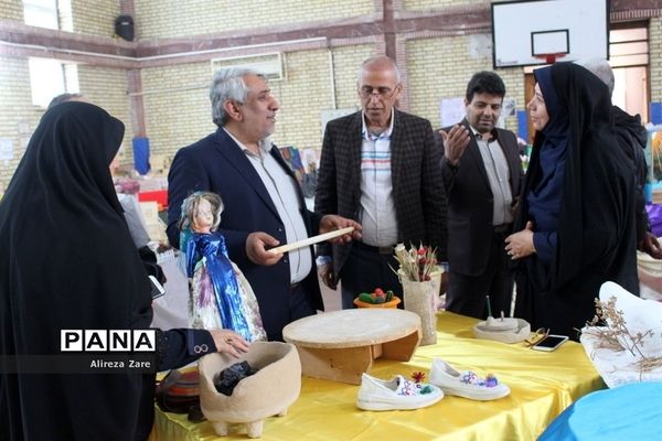 نمایشگاه دستاوردهای دانش‌آموزان شهرستان بوشهر-۲