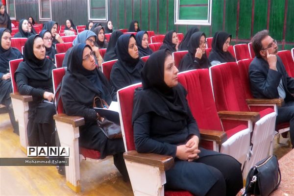 برگزاری کارگاه هم‌اندیشی معلمان ابتدایی یزد