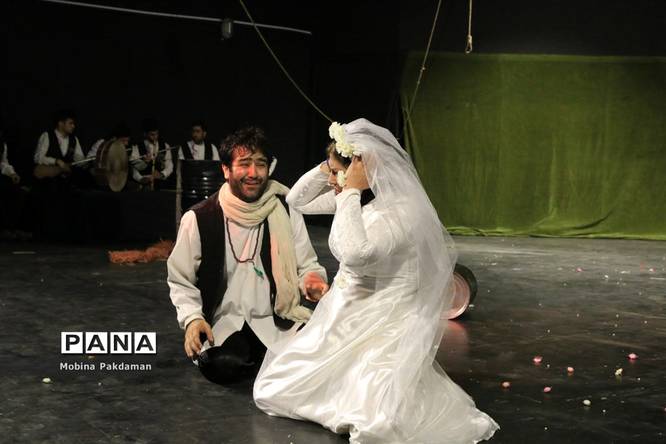 نمایش «یاغیهای عاشق»