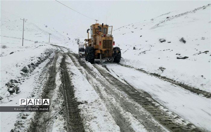 بارش برف و باران در محورهای ۴ استان کشور