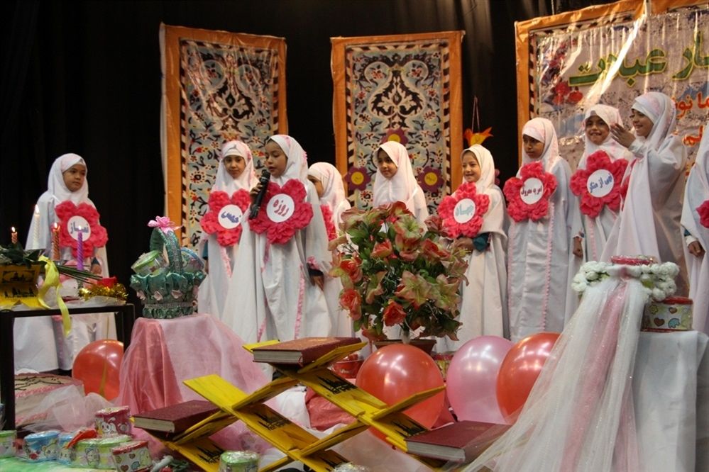 مراسم جشن عبادت و بندگی 56نفراز دانش آموزان دختر دبستان مطهره