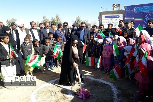 مراسم کلنگ‌زنی مدرسه‌‌ 3 کلاسه حجت توسط خیرین موسسه پویش مهربانی در شهرستان هیرمند