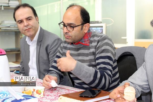 نشست مشترک کارکنان حوزه روابط عمومی آموزش و پرورش استان بوشهر با سازمان دانش‌آموزی