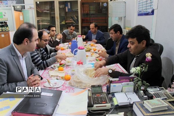 نشست مشترک کارکنان حوزه روابط عمومی آموزش و پرورش استان بوشهر با سازمان دانش‌آموزی