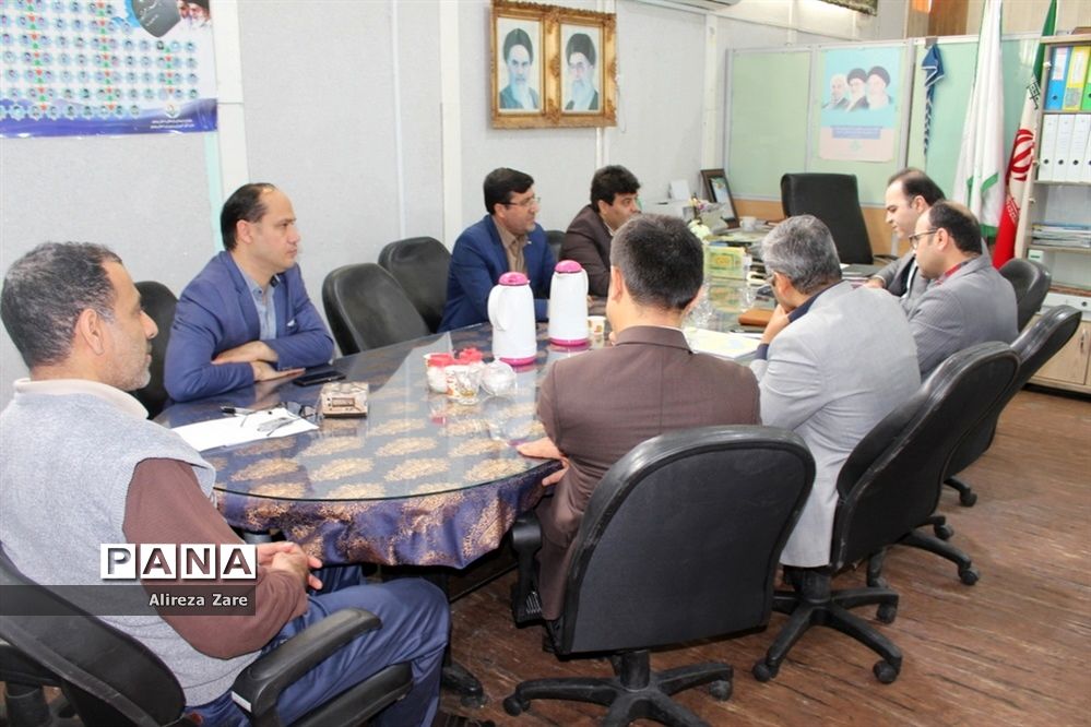 نشست مشترک کارکنان حوزه روابط عمومی آموزش و پرورش استان بوشهر با سازمان دانش‌آموزی