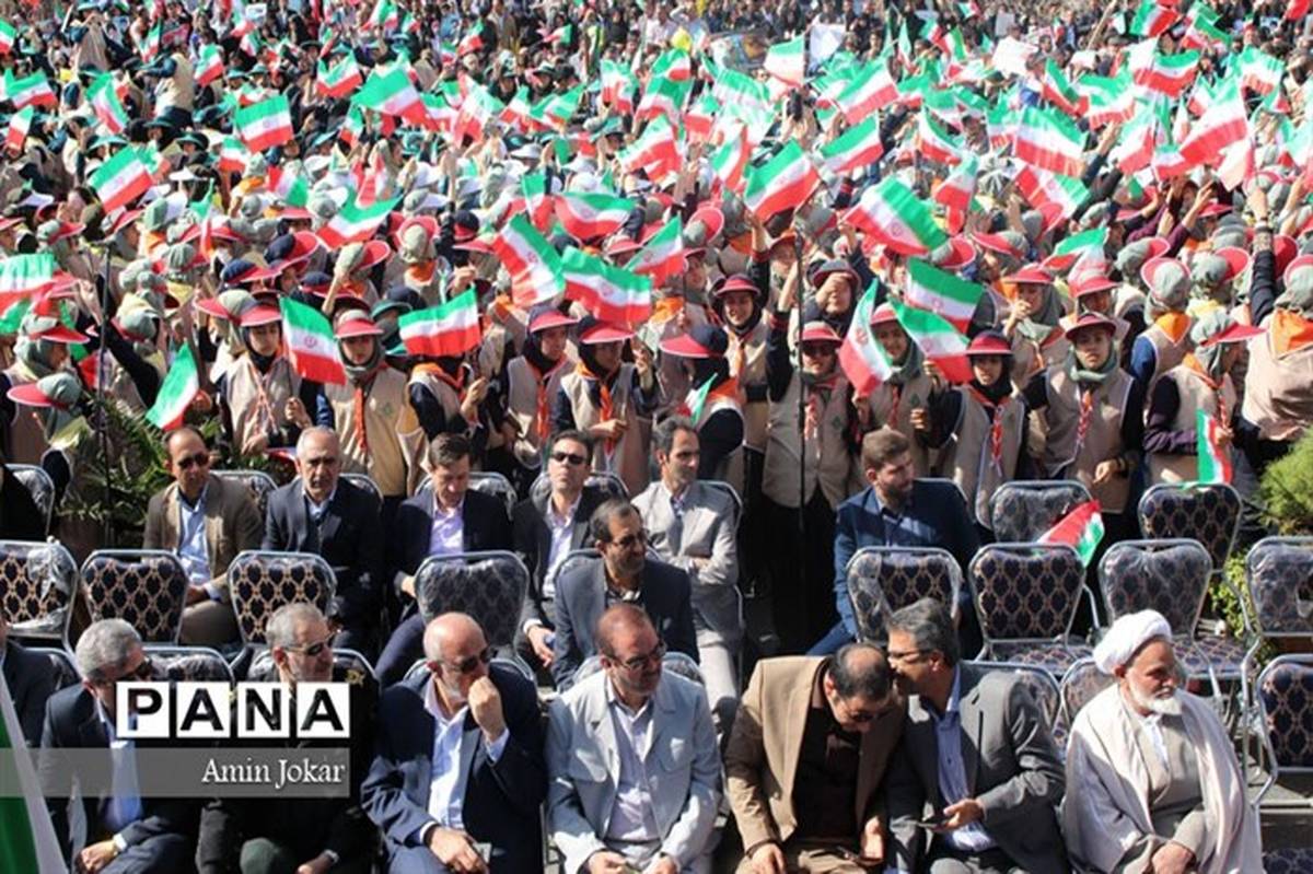 اجرای سرود ۱۳۵۷نفری دانش‌آموزان شیرازی در سالروز پیروزی انقلاب اسلامی