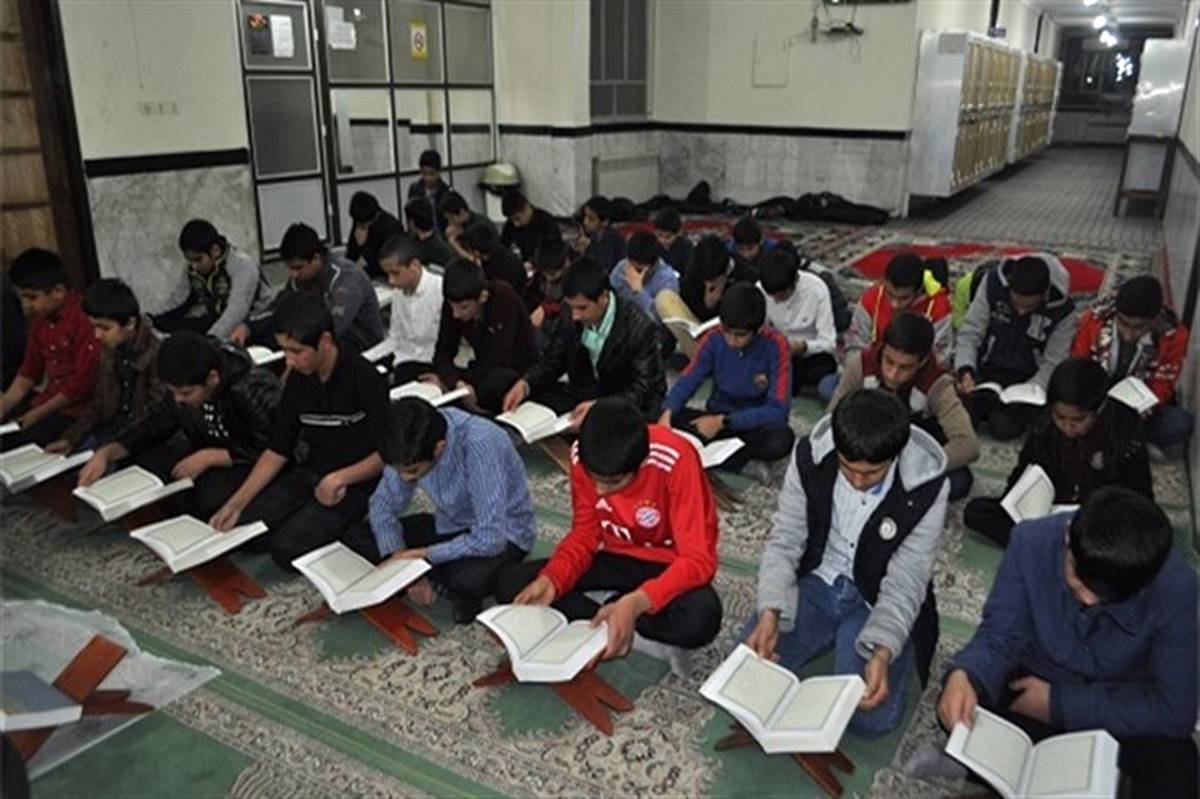 محفل انس با قرآن  در دبیرستان توحیدی یاسوج برگزار شد