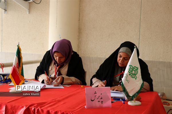رقابت بیش از 47 تیم دومینو تاپلینگ گروه دختران در مسابقات بازی‌های فکری سرگرمی در شیراز