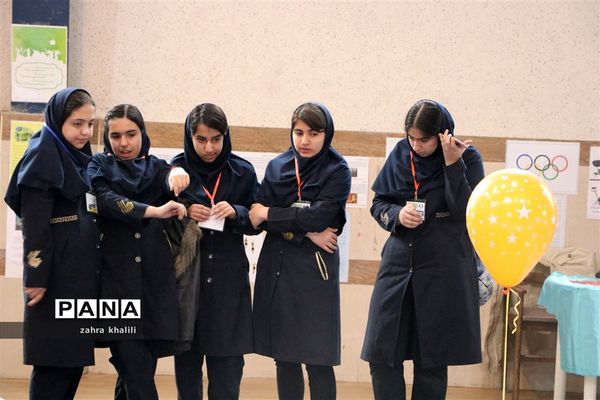 رقابت بیش از 47 تیم دومینو تاپلینگ گروه دختران در مسابقات بازی‌های فکری سرگرمی در شیراز