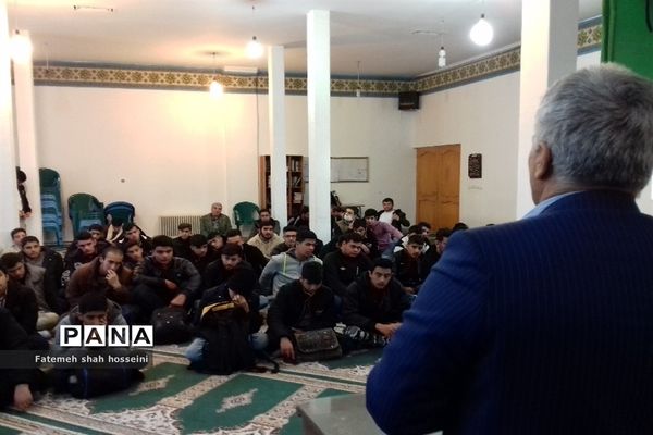 اعزام دانش‌آموزان پسر شهرستان فیروزکوه به اردوی راهیان نور