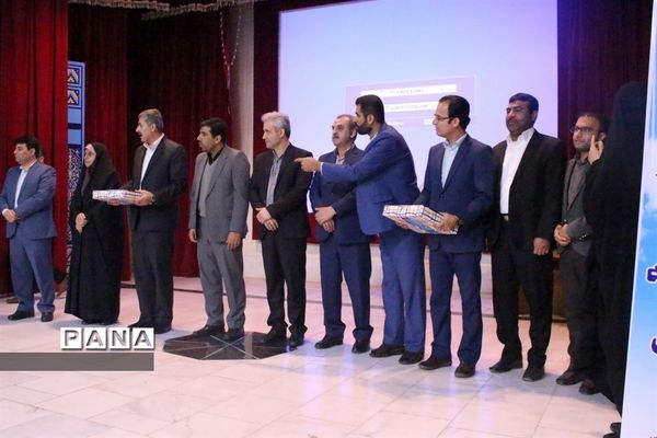 همایش تجلیل از طلایه‌داران فرهنگی در عرصه خیر و احسان در بوشهر-1