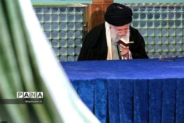 حضور رهبر انقلاب اسلامی در مرقد مطهر امام راحل و گلزار شهدای بهشت زهرا