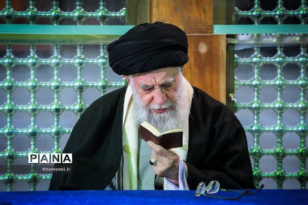 حضور رهبر انقلاب اسلامی در مرقد مطهر امام راحل و گلزار شهدای بهشت زهرا