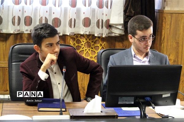 دیدار نمایندگان نهمین دوره مجلس دانش‌آموزی فارس با معاون آموزش متوسطه