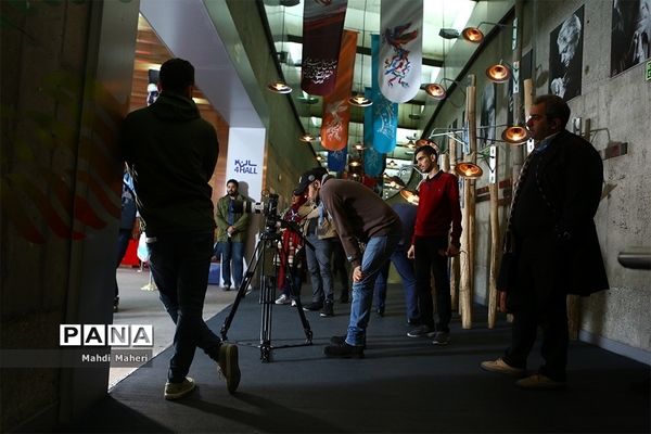 در حاشیه دومین روز سی و هفتمین جشنواره فیلم فجر