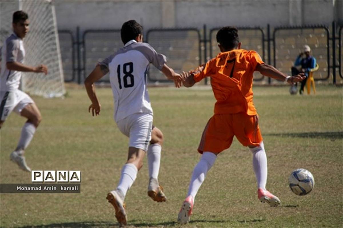 بازی های یک چهارم نهایی فوتبال قهرمانی دانش آموزان مدارس کشور برگزار شد