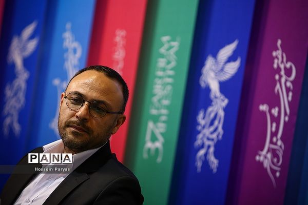 نشست‌های پرسش و پاسخ فیلم‌های سومین روز سی و هفتمین جشنواره فیلم فجر