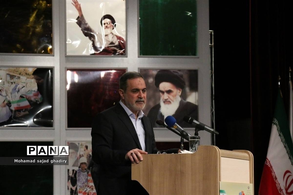نواختن چهلمین زنگ انقلاب در مدارس شهر تهران با حضور سید محمد بطحایی