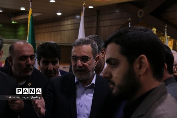 نواختن چهلمین زنگ انقلاب در مدارس شهر تهران با حضور سید محمد بطحایی