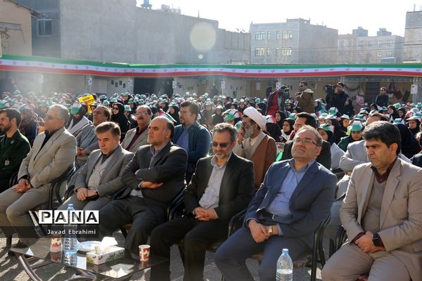 آیین استانی نواختن زنگ گلبانگ انقلاب اسلامی