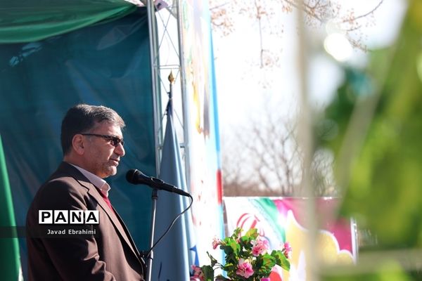 آیین استانی نواختن زنگ گلبانگ انقلاب اسلامی