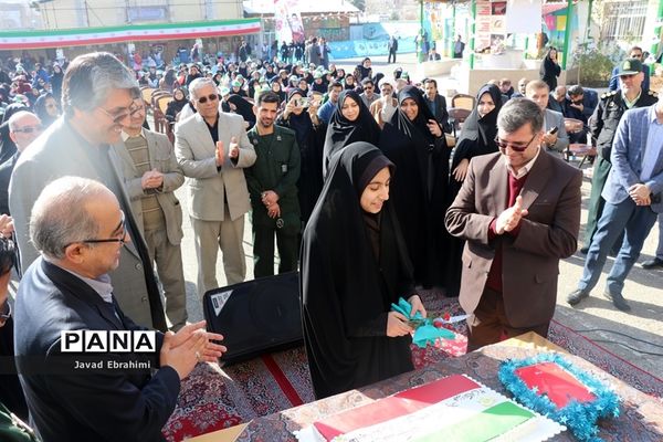 آیین استانی نواختن زنگ گلبانگ انقلاب اسلامی