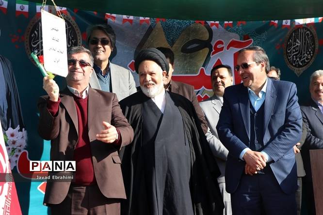 آیین استانی نواختن زنگ گلبانگ انقلاب اسلامی