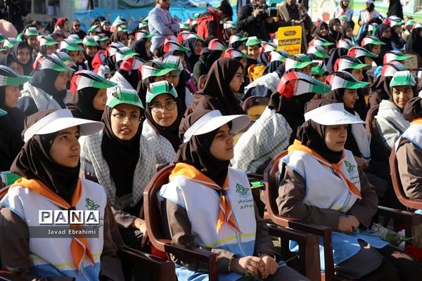 آیین استانی نواختن زنگ گلبانگ انقلاب اسلامی