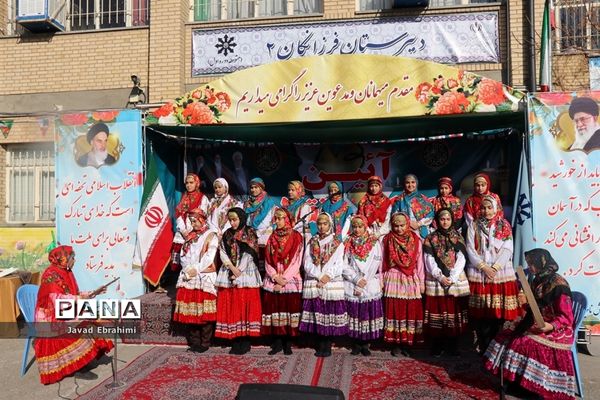 آیین استانی نواختن زنگ گلبانگ انقلاب اسلامی