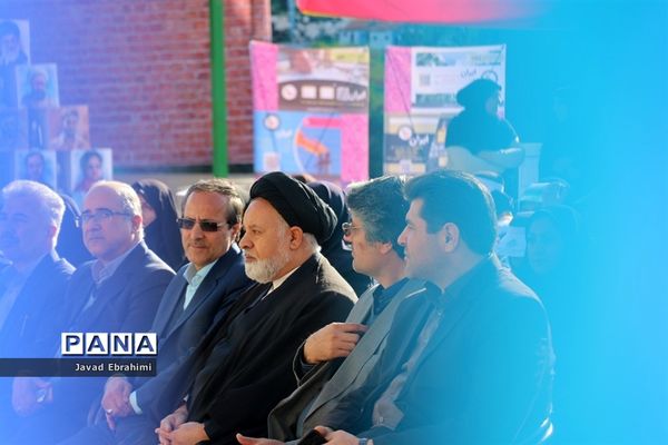 آیین استانی نواختن زنگ گلبانگ انقلاب اسلامی