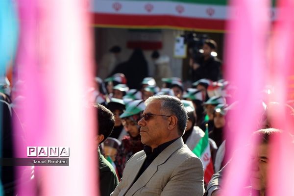 آیین استانی نواختن زنگ گلبانگ انقلاب اسلامی