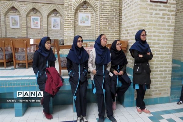 بازدید دانش‌آموزان دبیرستان فرزانگان دوره اول از مجموعه خان یزد