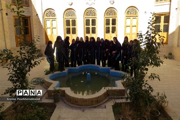 بازدید دانش‌آموزان دبیرستان فرزانگان دوره اول از مجموعه خان یزد