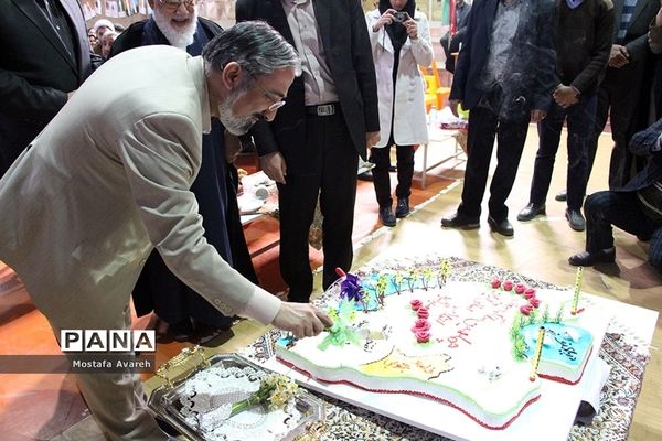 مراسم نمادین نواختن زنگ انقلاب در دبیرستان هفت‌تیر